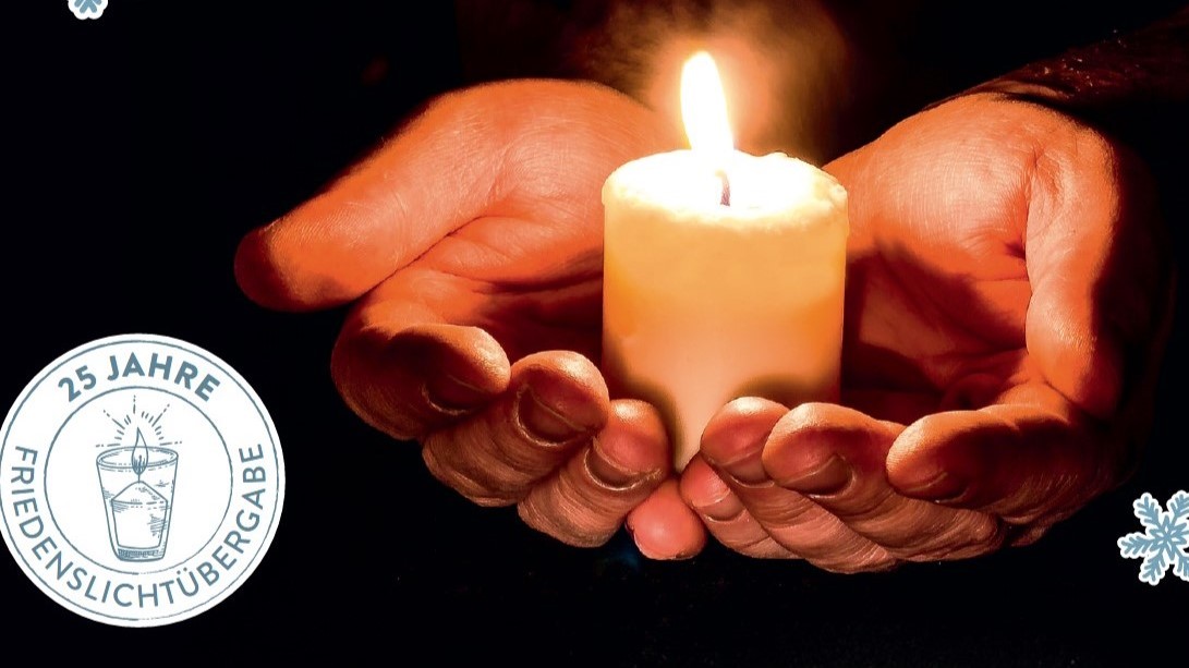 Jubiläum: Zum 25. Mal wird das Friedenslicht aus Bethlehem bei einer Feierstunde in Tittmoning in der Stiftskirche von der Feuerwehrjugend aus Braunau an die Jugendfeuerwehren im Landkreis Traunstein überbracht.